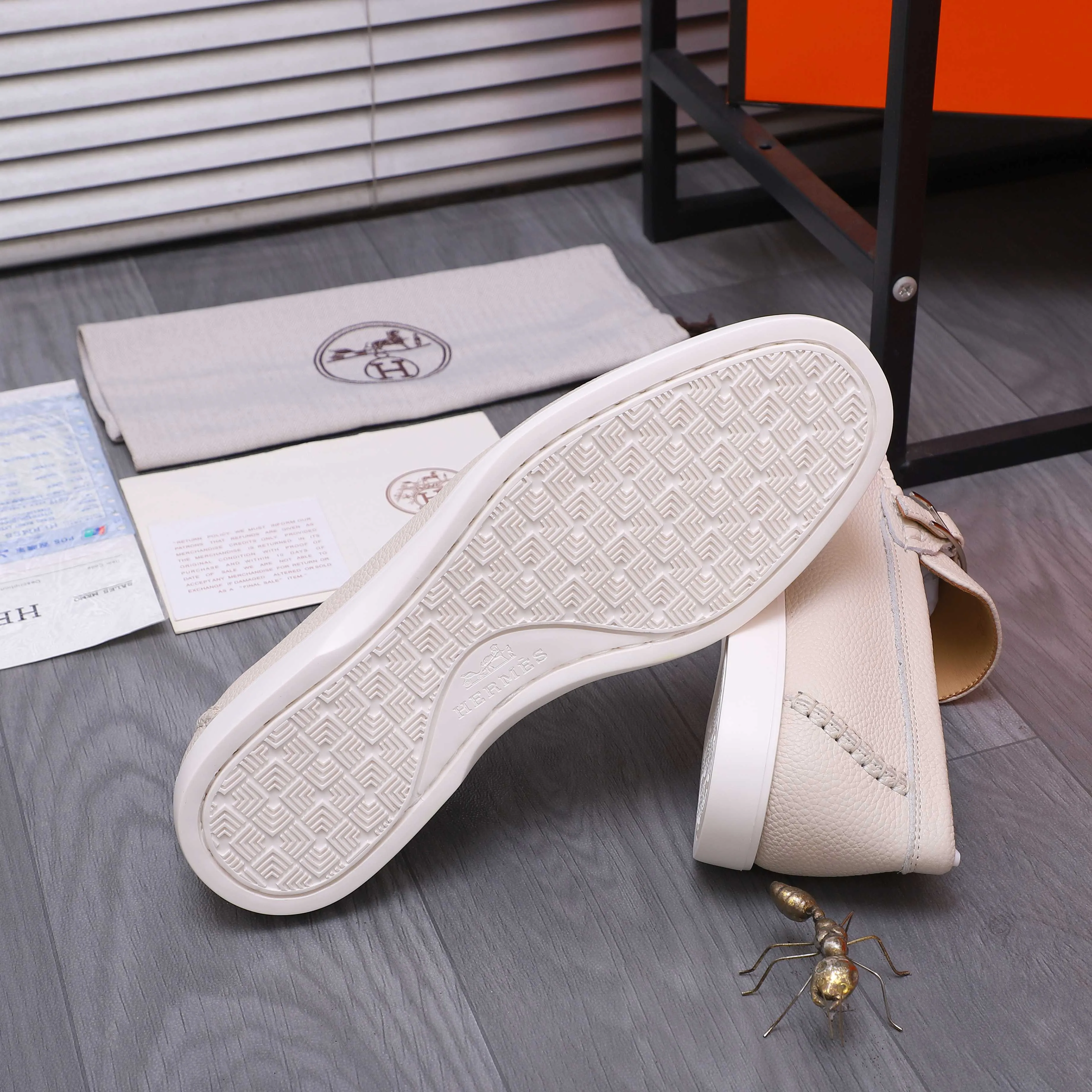 Men's shoes 💰p560 Product trademark: HERMES "Hermes" casual slip-on men's shoes. Regular size: 38-46 (45.46 is custom-made and non-returnable) Product materials: Selected pebbled cowhide upper, cowhide lining, original foam rubber ultra-light sole